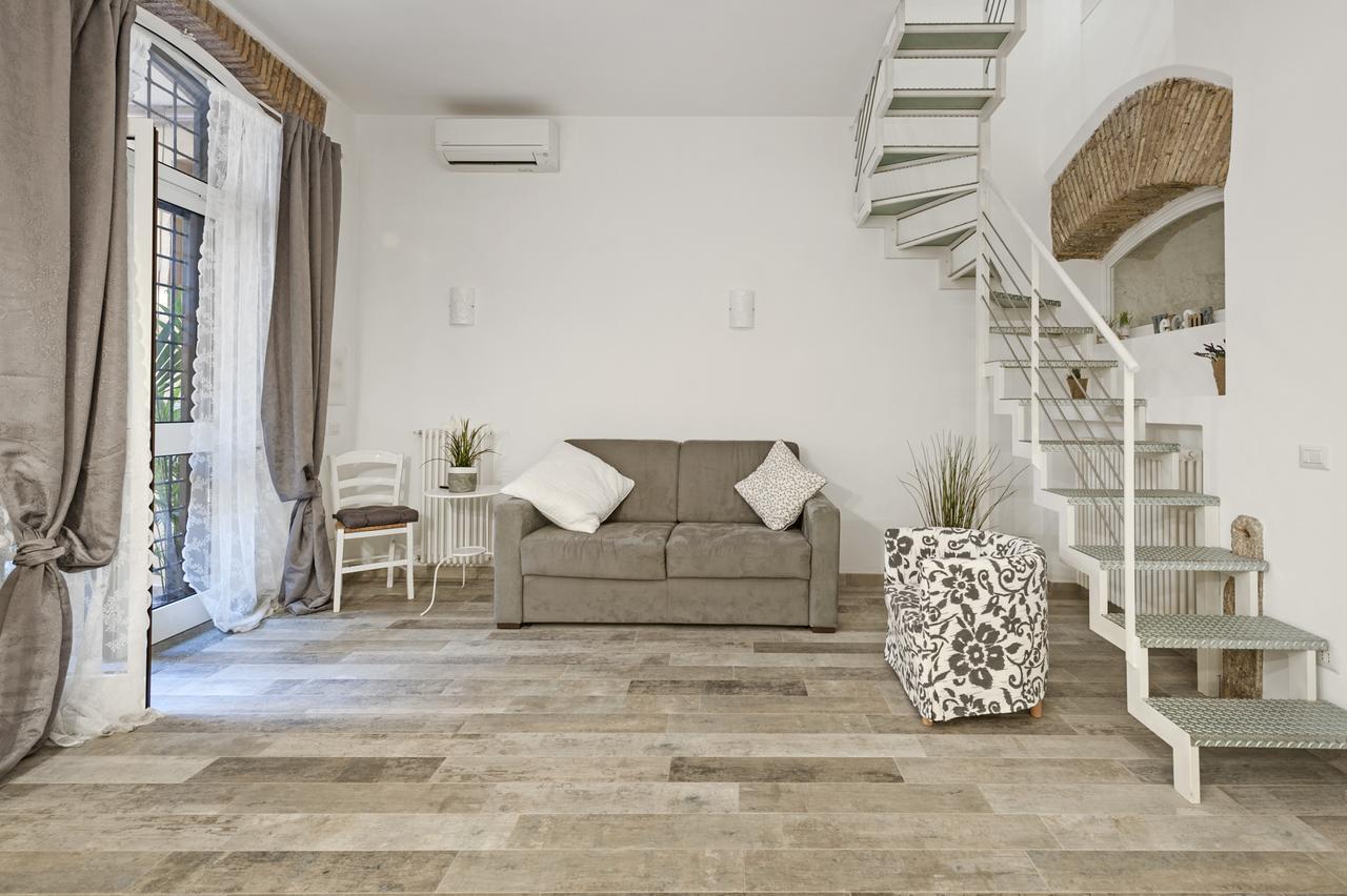 Awesome Duplex In Campo De' Fiori Area Appartamento