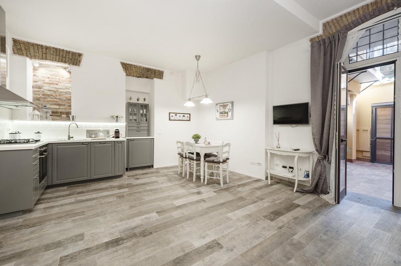 Awesome Duplex In Campo De' Fiori Area Appartamento